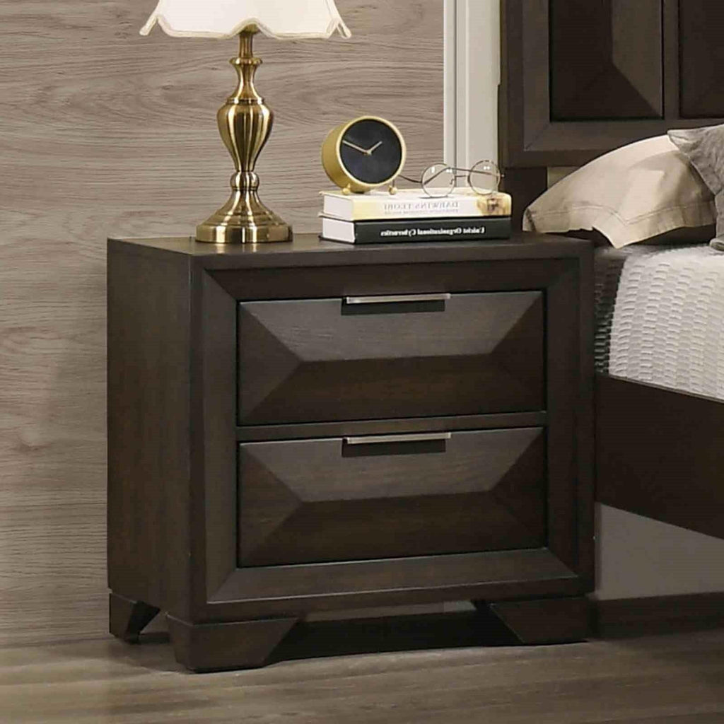 Espresso Finish 3PC Bedroom Set with Queen Bed & Nightstands.