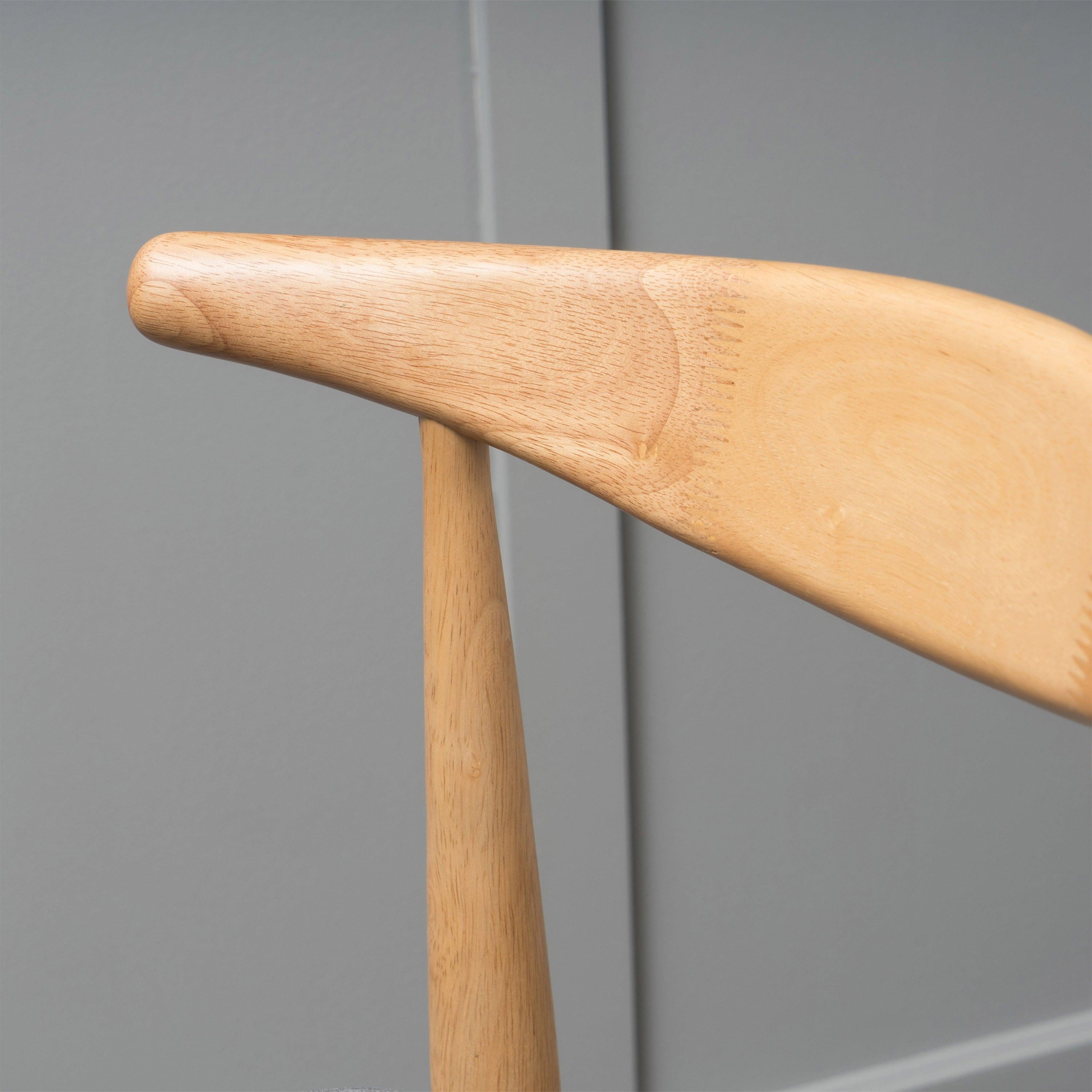 2 Vintage Rubberwood Dining Chairs with Ergonomic Backrest.