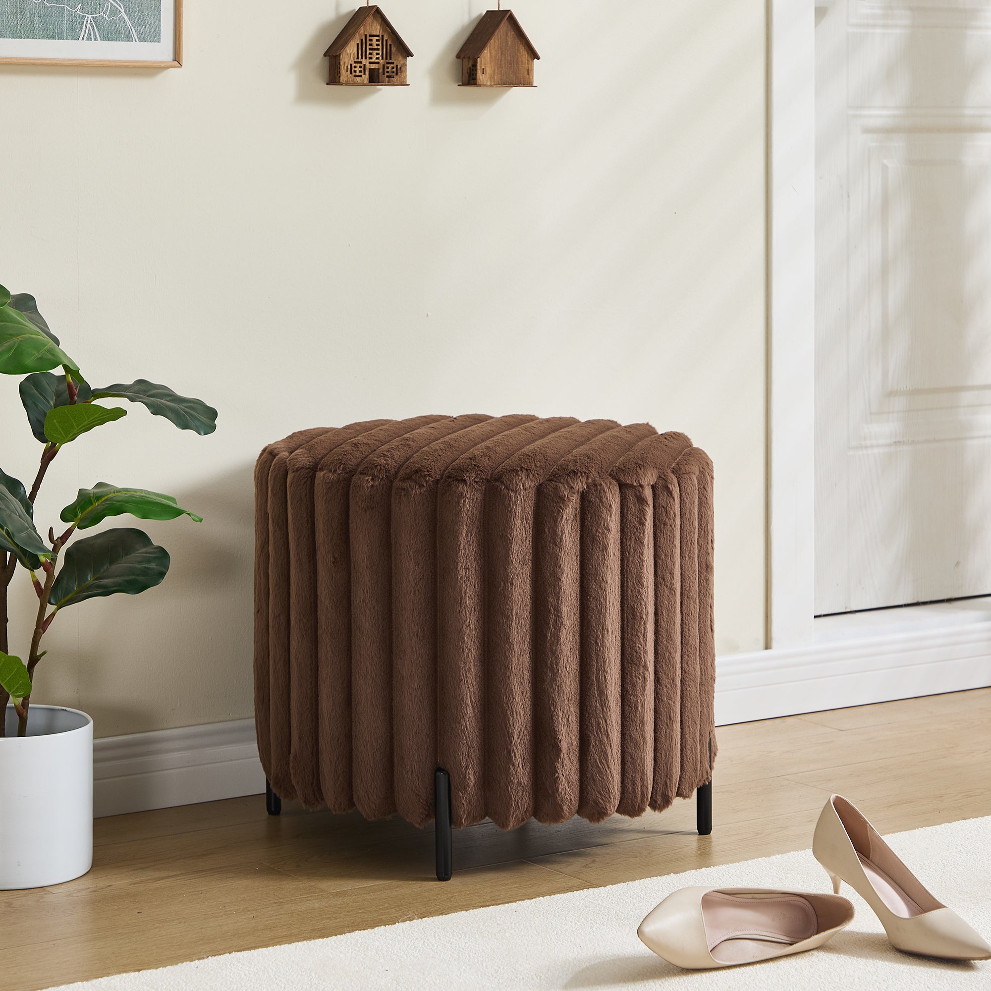 22.05'Wide Upholstered Round Pouf Ottoman Foot Rest with Black Metal Legs,Faux Fur Footstool for Living Room Bedroom Entryway. Brown