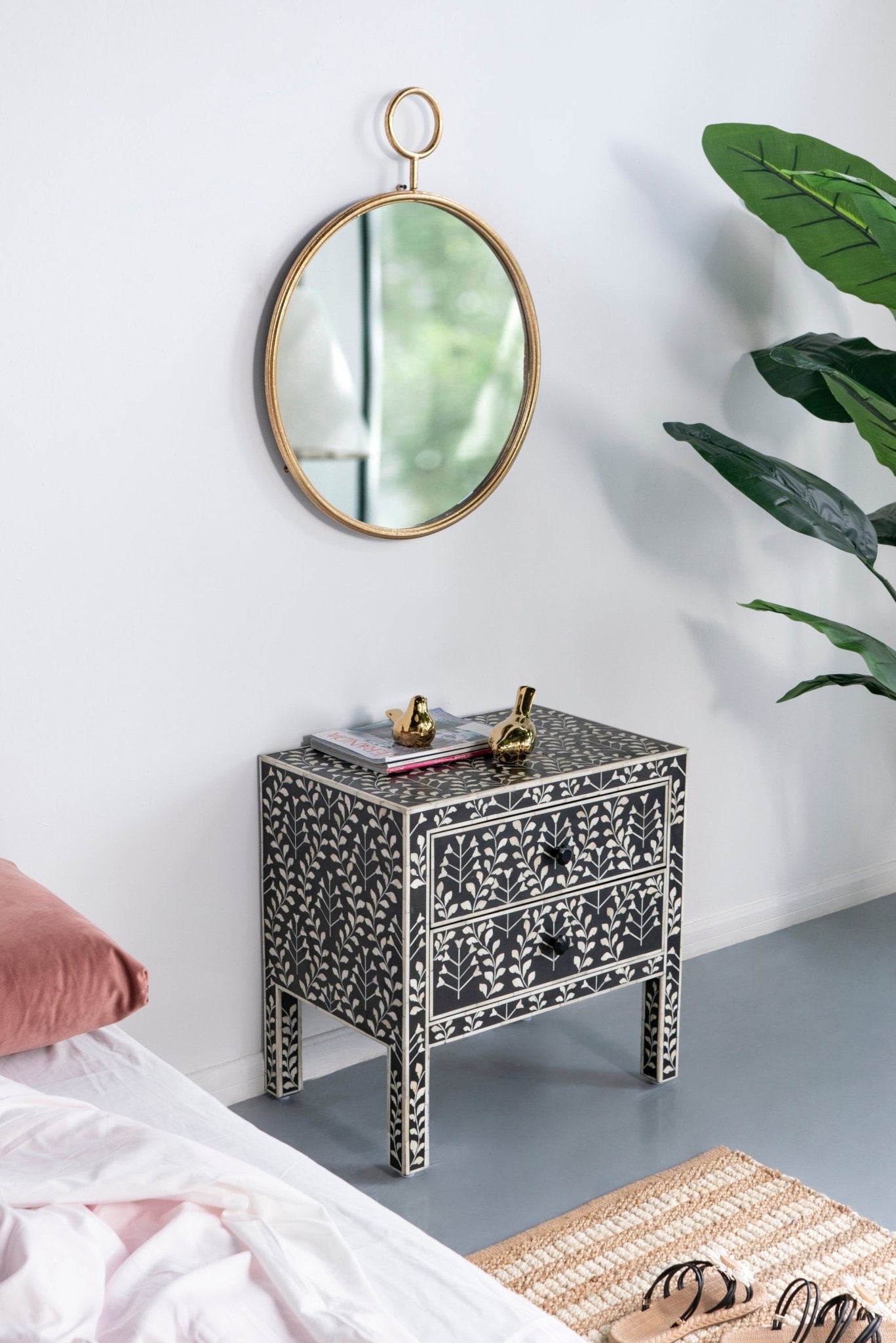 26" x 32" Circle Wall Mirror with Gold Metal Frame, Accent Mirror for Living Room, Entryway, Office - Groovy Boardz