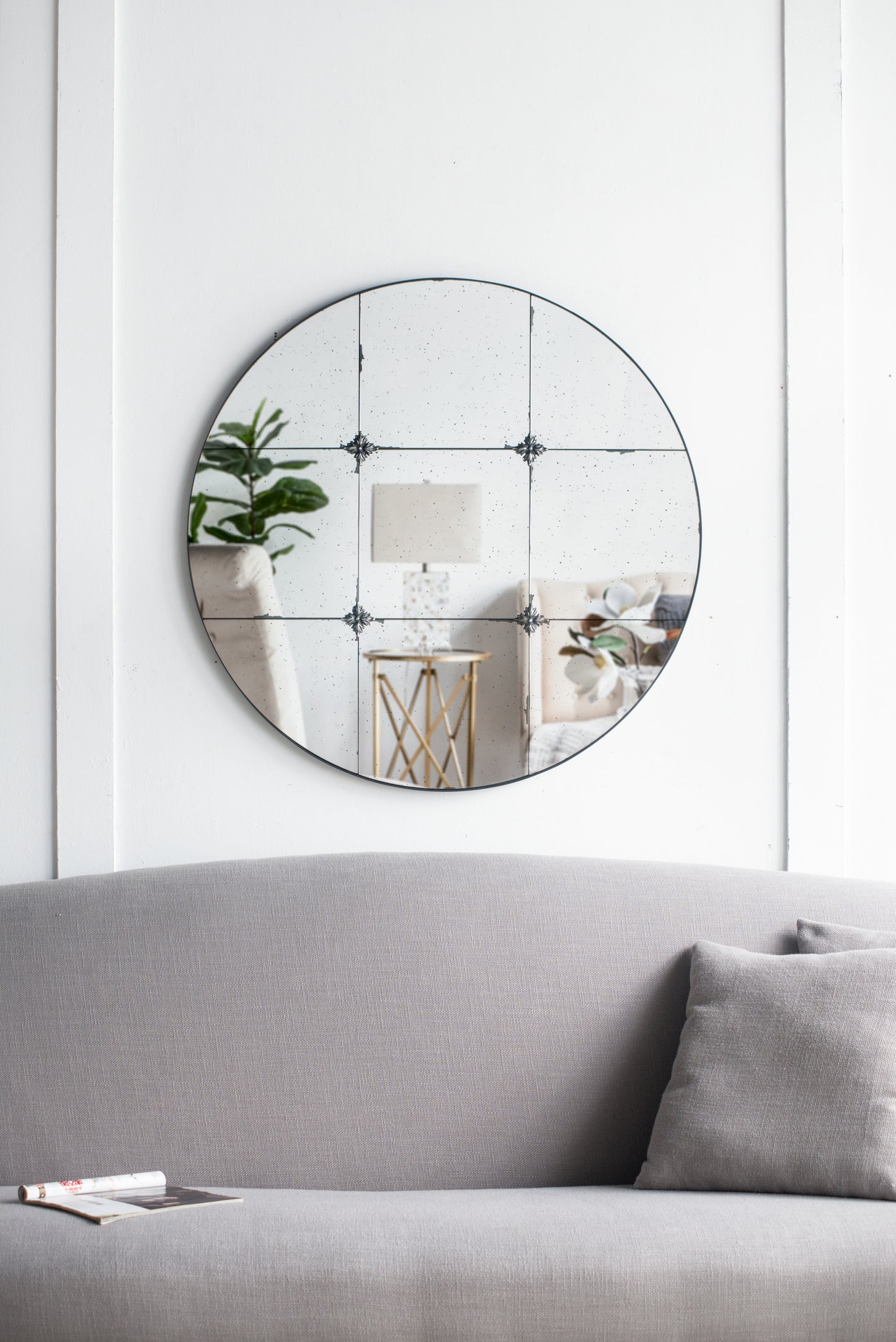 D36" Traditional Decor Style Round Antique Glass Wall Mirror,  Wall Decor for for Bathroom Entryway Console Lean Against Wall