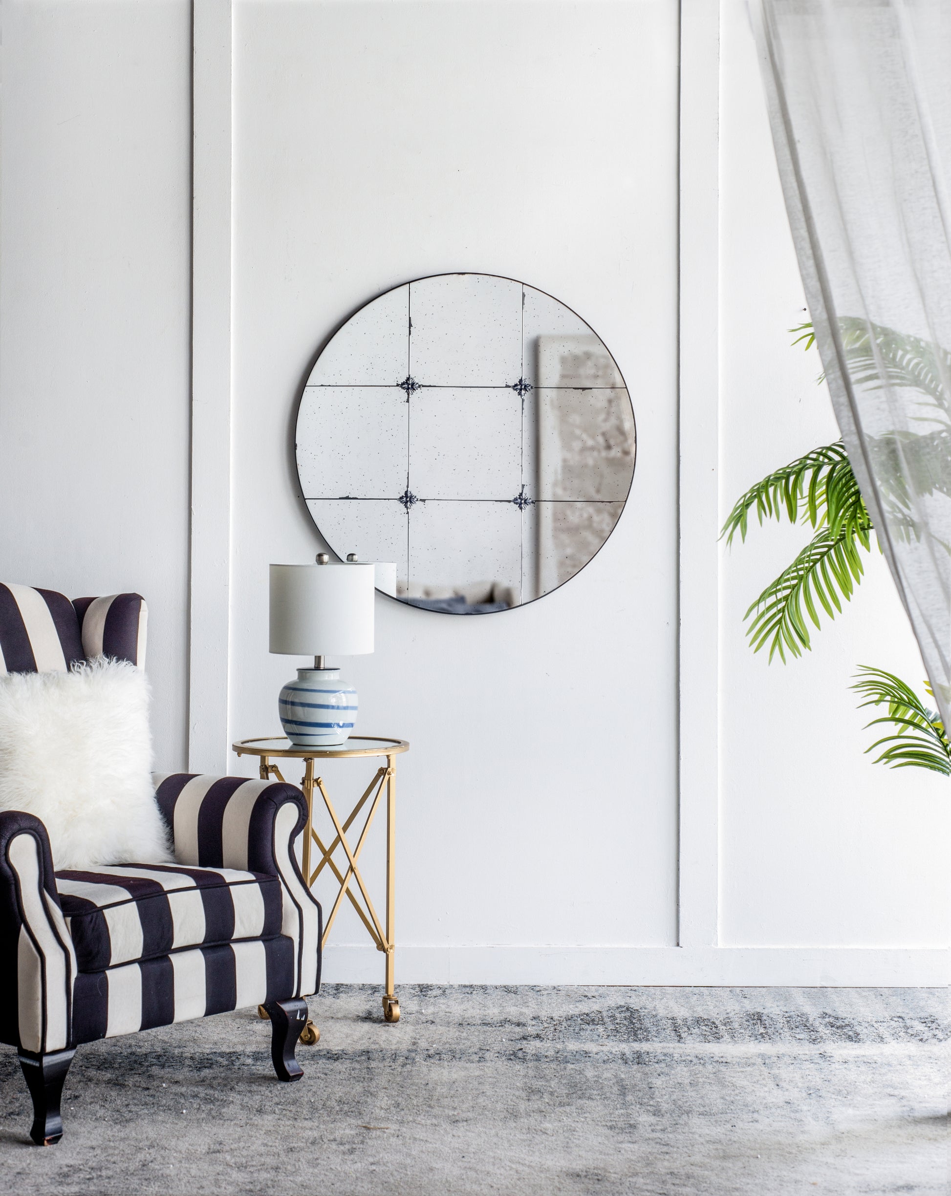 D36" Traditional Decor Style Round Antique Glass Wall Mirror,  Wall Decor for for Bathroom Entryway Console Lean Against Wall