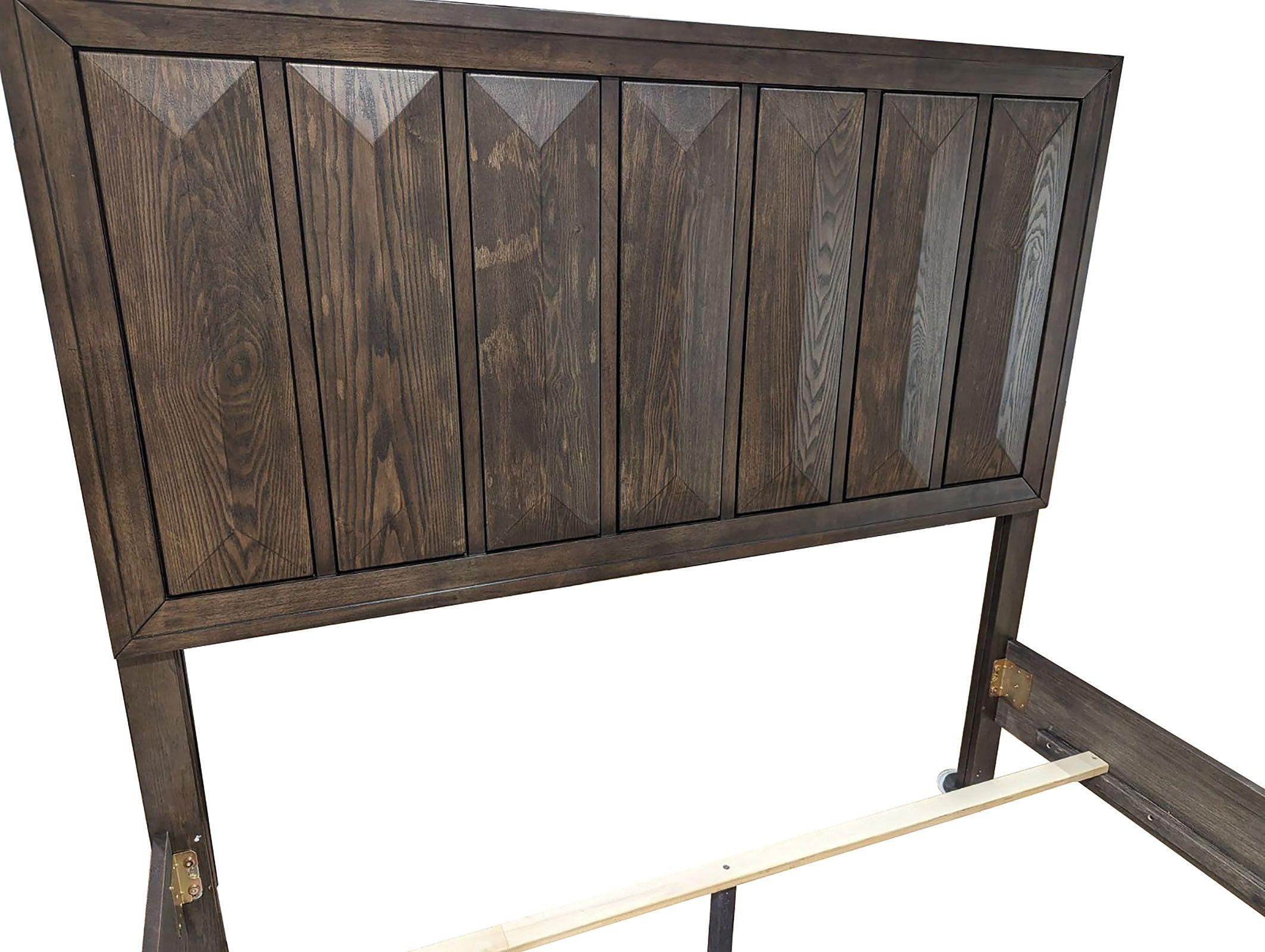 Espresso Finish 3PC Bedroom Set with Queen Bed & Nightstands.