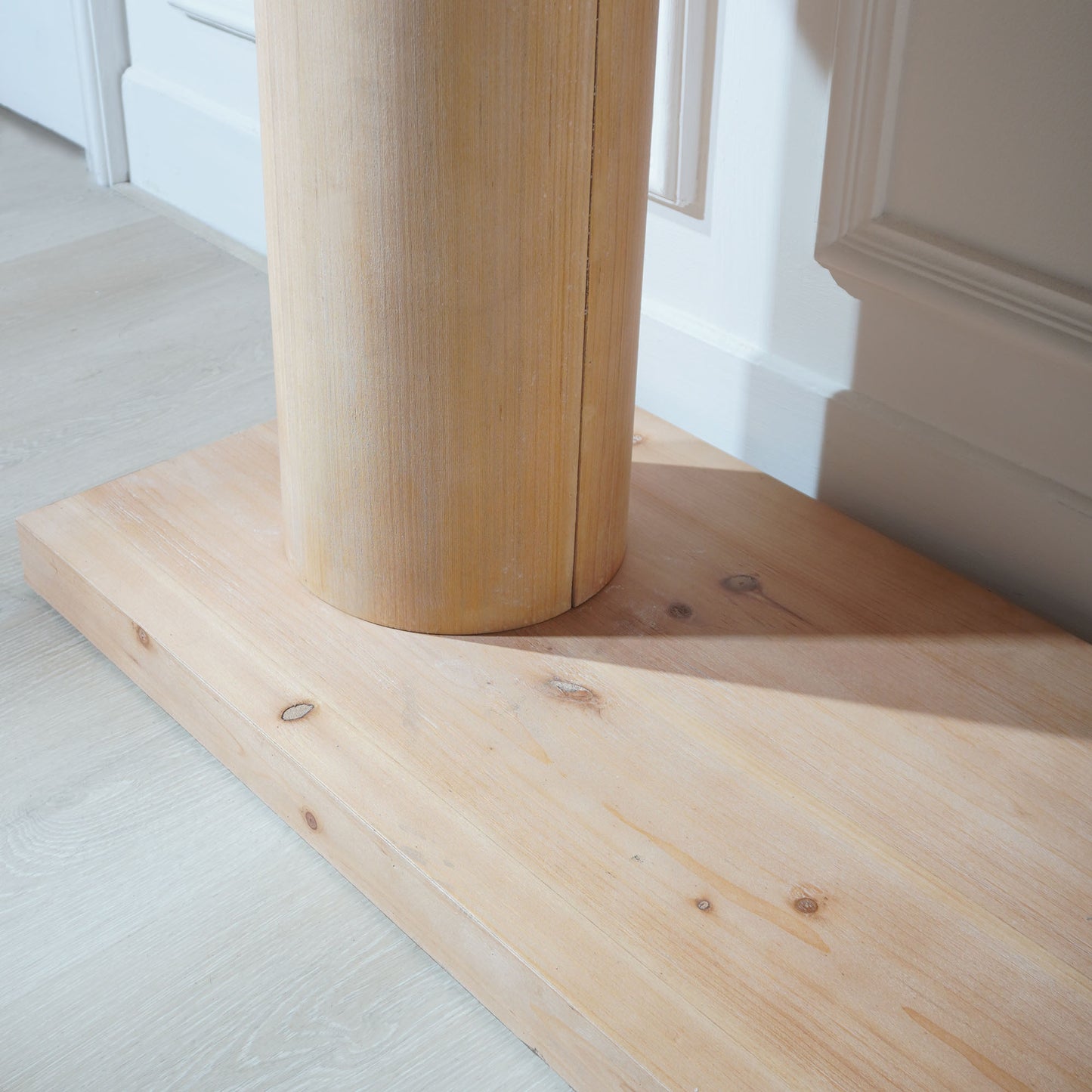 59in Modern Minimalist Wooden Console Table with Column Pedestal Design – Elegant Decorative Accent for Entryway, Living Room, and Hallway