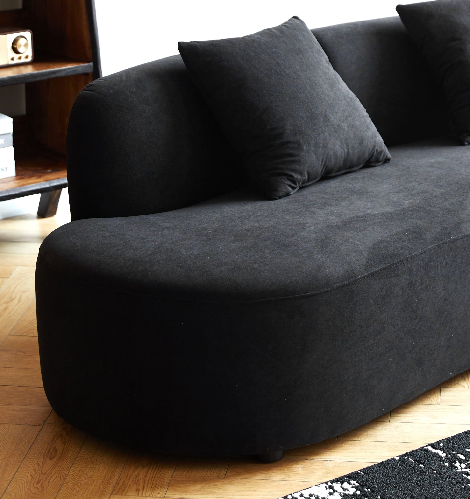 90' Curved Sofa with Throw Pillows, 4 Seater Luxury Velvet Couch with Half Moon Design and High-Density Foam, Ideal for Modern Living Room, Office & Apartment, Black