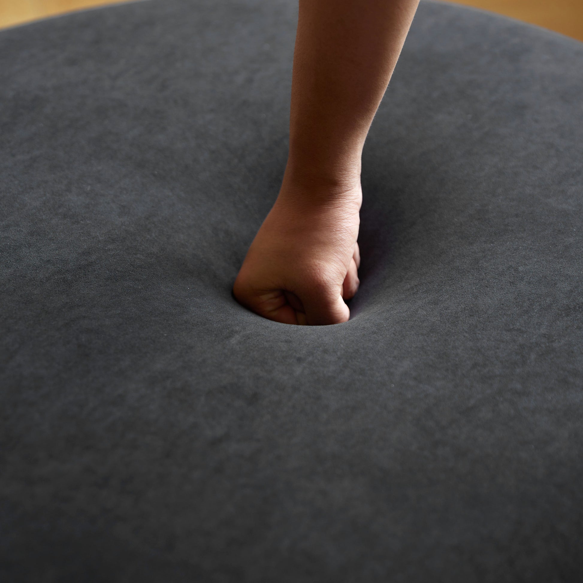 90' Curved Sofa with Throw Pillows, 4 Seater Luxury Velvet Couch with Half Moon Design and High-Density Foam, Ideal for Modern Living Room, Office & Apartment, Black