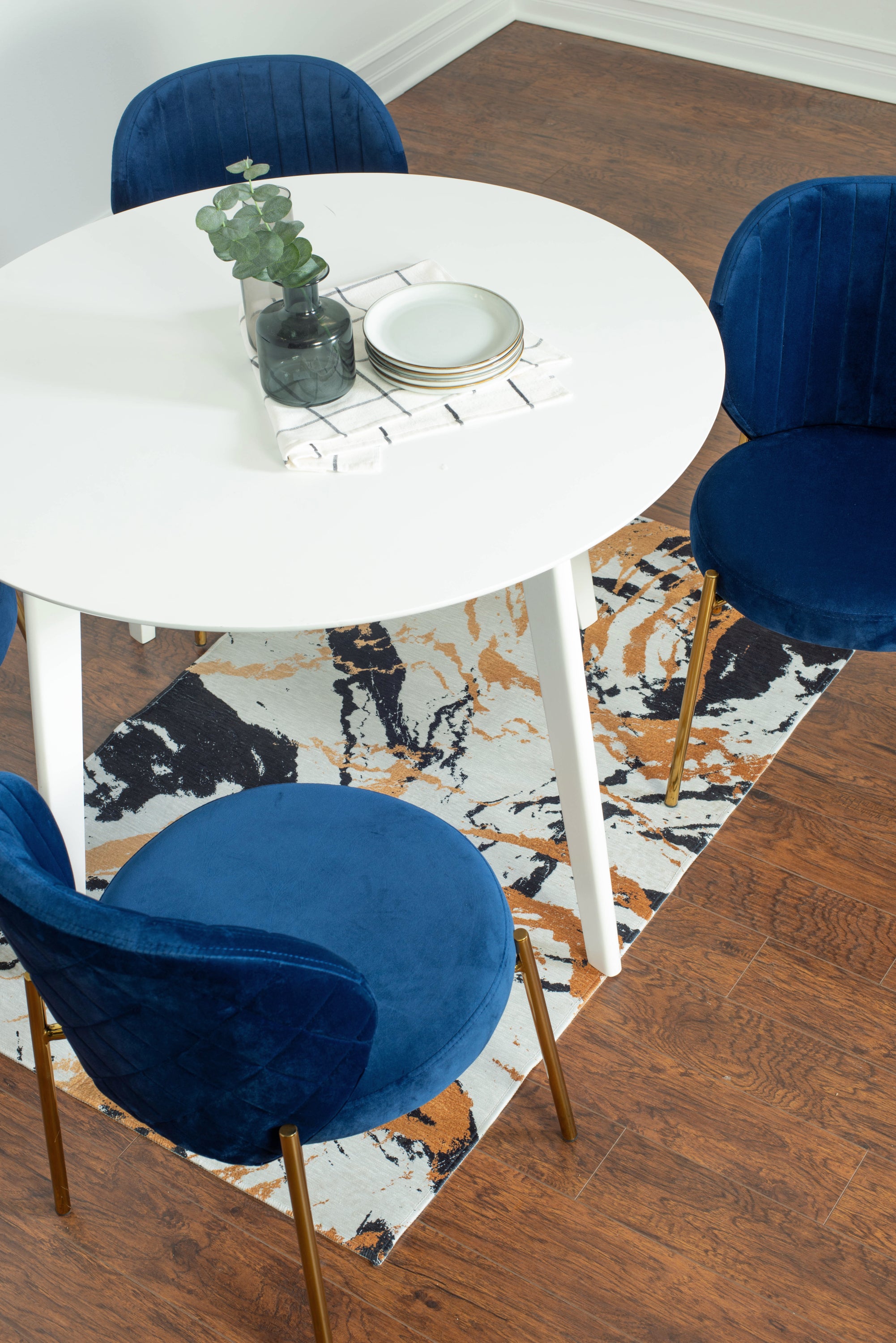 Amoa Contemporary 5-Piece Dining Set, White Round Dining Table with 4 Chairs