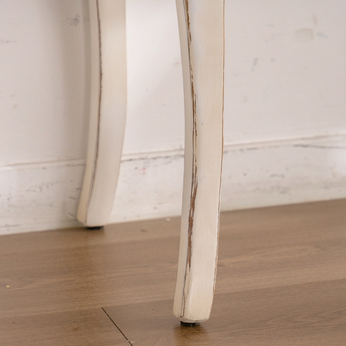 Antique White Console Table with Carved Details, Distressed Console Table, Vintage French Country Entry Table with Wood Carvings and Curved Legs for Hallway Living Room