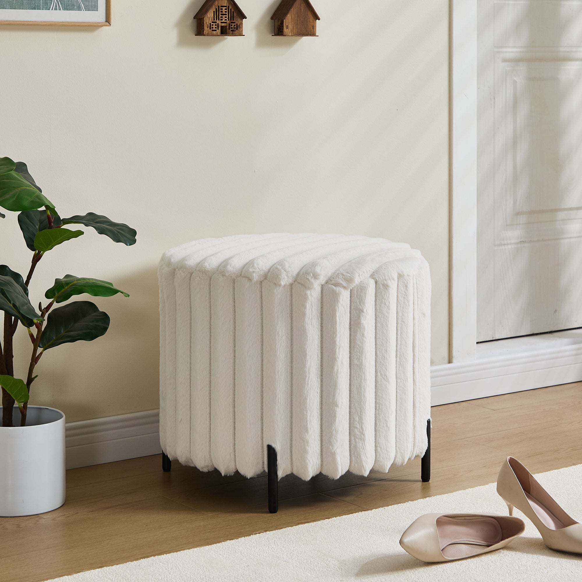 22.05'Wide Upholstered Round Pouf Ottoman Foot Rest with Black Metal Legs,Faux Fur Footstool for Living Room Bedroom Entryway. Beige