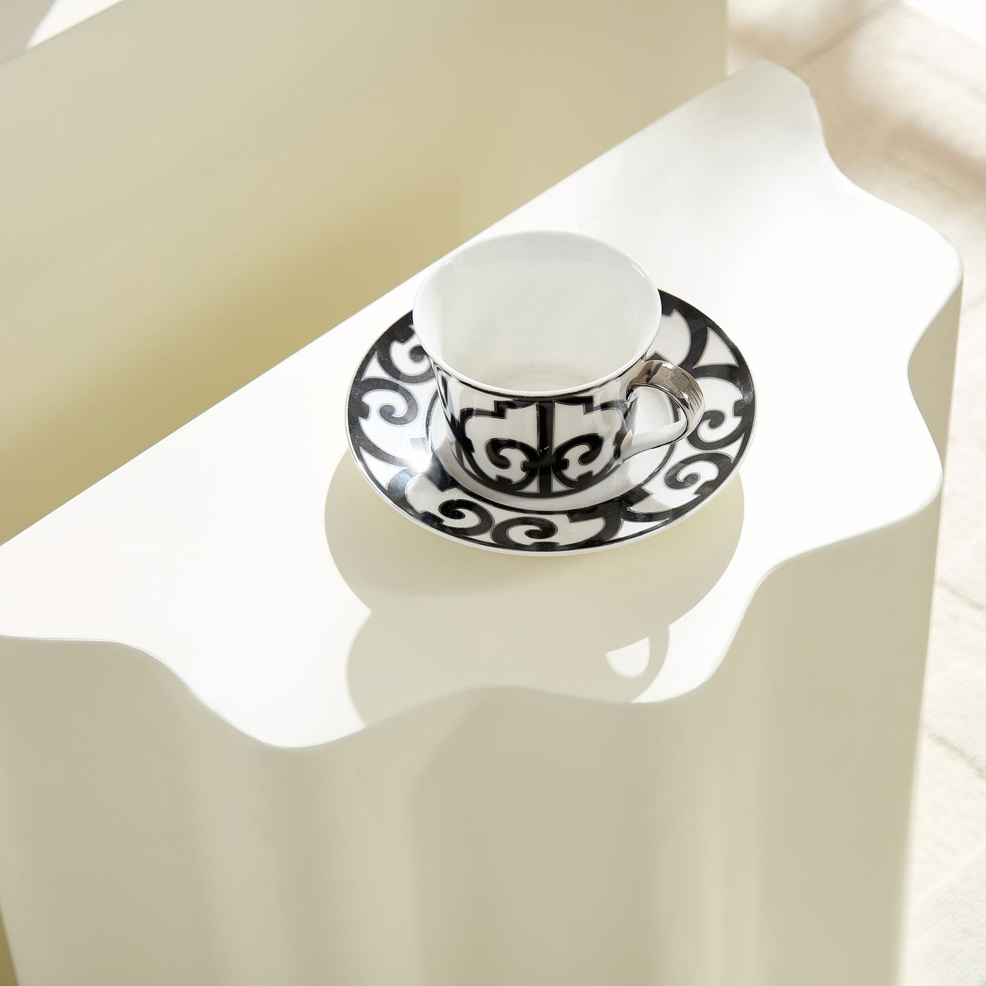 2PCS Set Side Table,Wavy Edges Design Fiberglass Coffee Table for Living Room,Bedroom,Modern Design End Table for Apartment,No Need Assembly