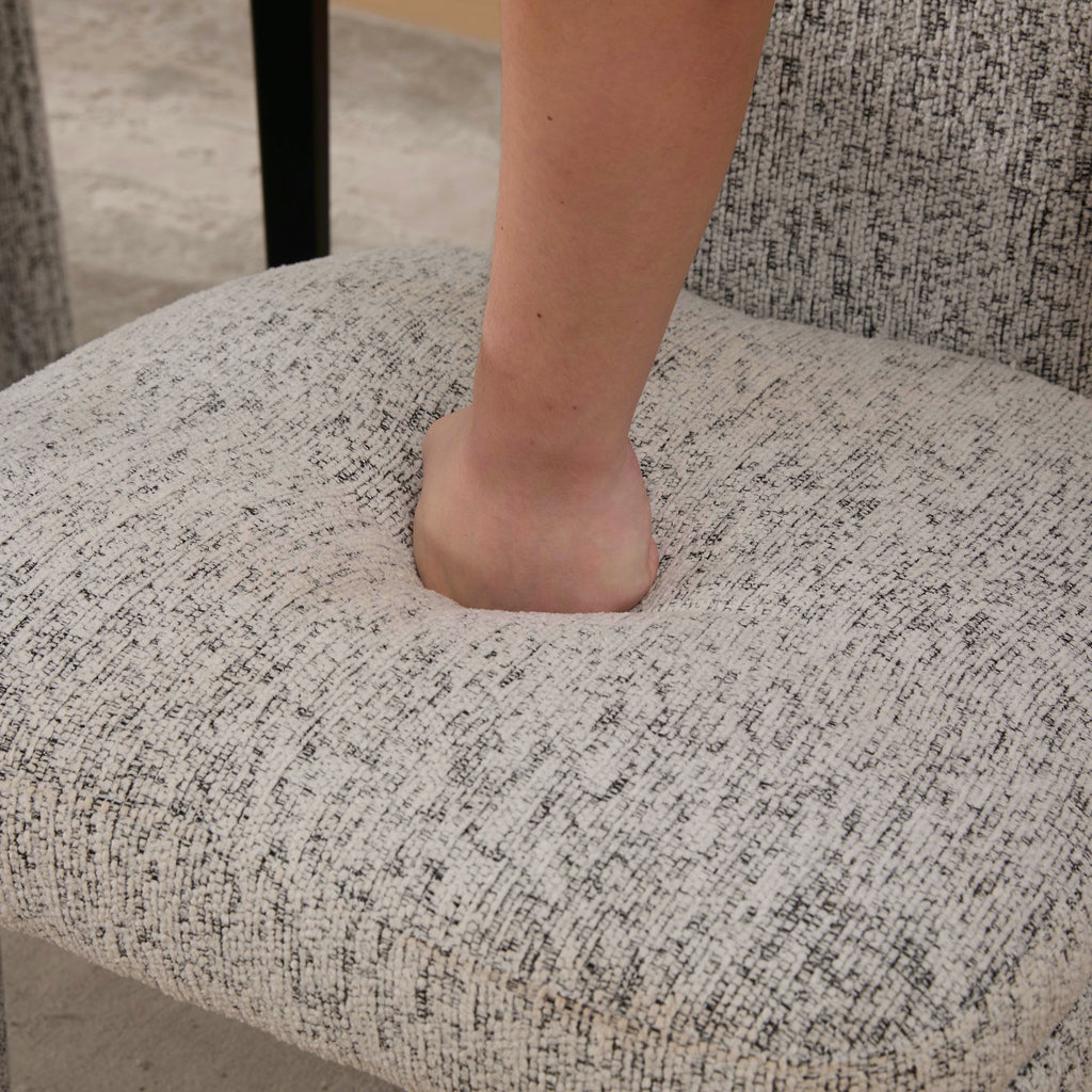 22.05' Wide Modern Upholstered Chenille Dining Chair Set of 4 with Rubberwood Legs, Armless Curved Back Accent Chairs for Living Room Bedroom Restaurant Cafes Dining Room Reception, White/Black Dining Chair