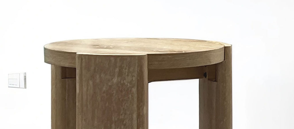 Round End Table Contemporary Style Panel Base Rubberwood Structure Oak Finish