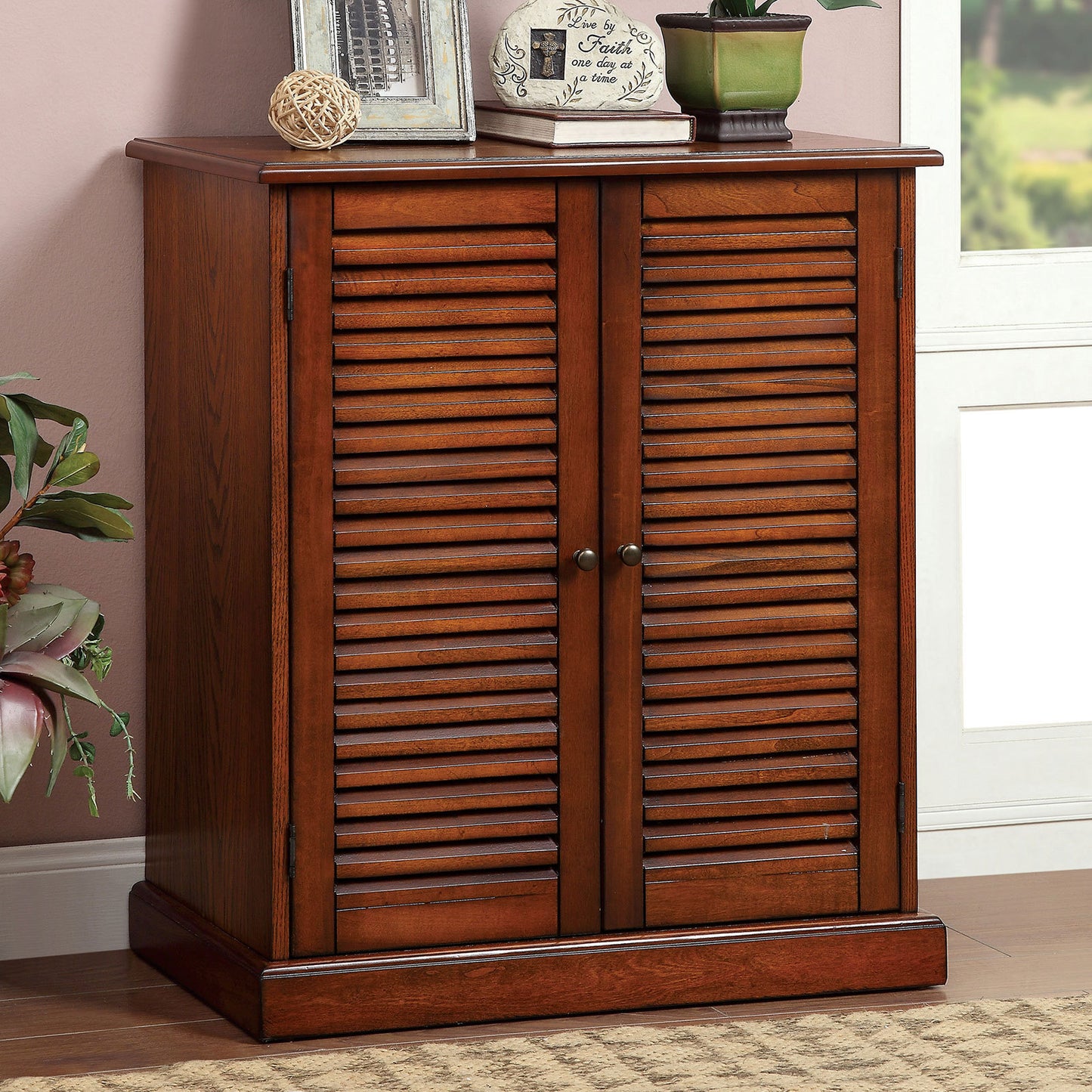 Shoe Cabinet with 5 Shelves and Louvered Doors, Oak