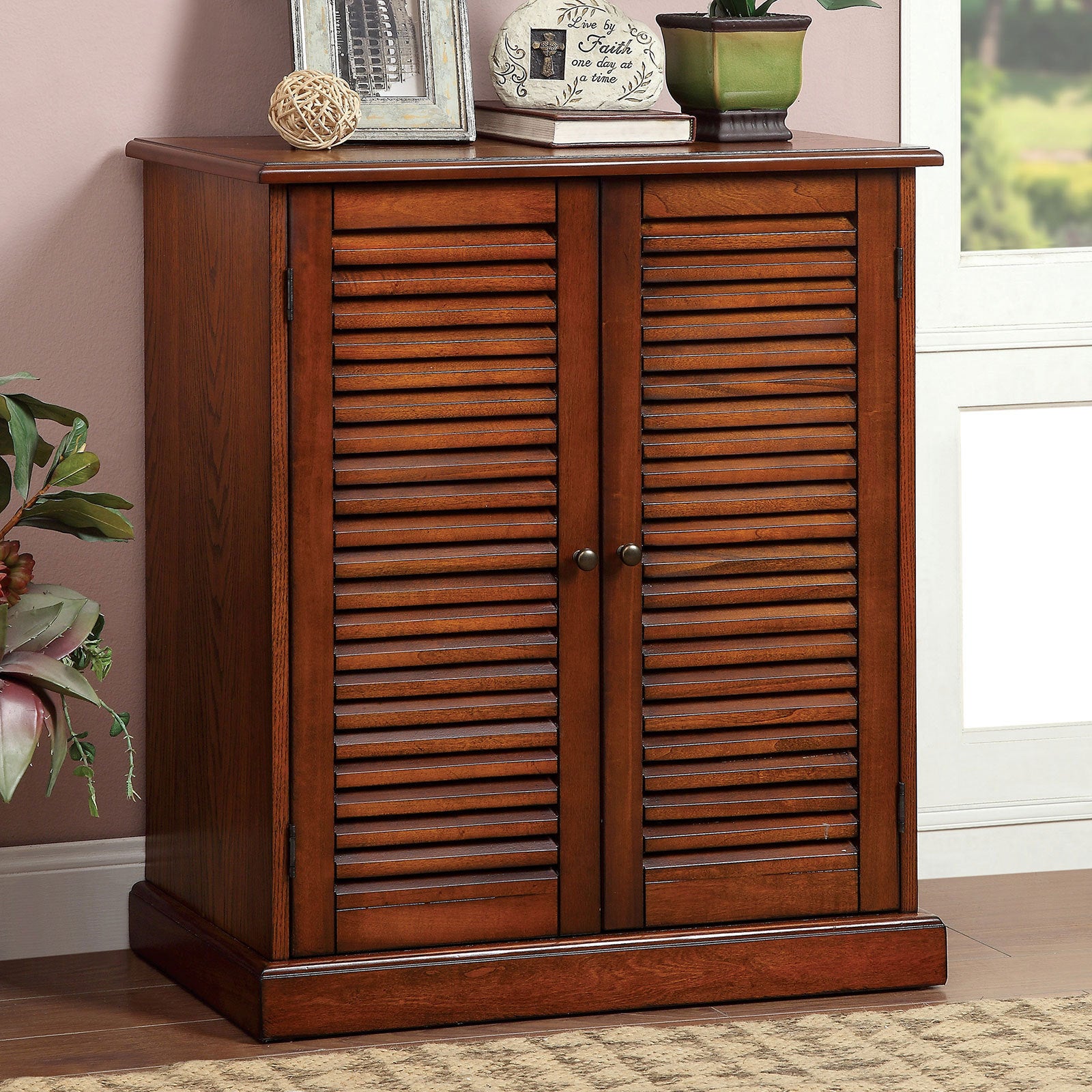 Shoe Cabinet with 5 Shelves and Louvered Doors, Oak