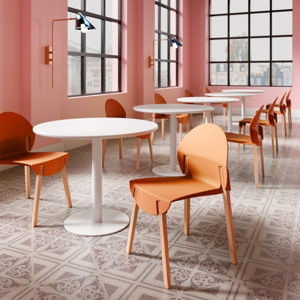 Four-piece set of single chairs with a design combining modern and traditional elements, durable and comfortable, in tropical orange. Dimensions: 20.08*19.29*31.89 (in). PP seats and red oak legs.