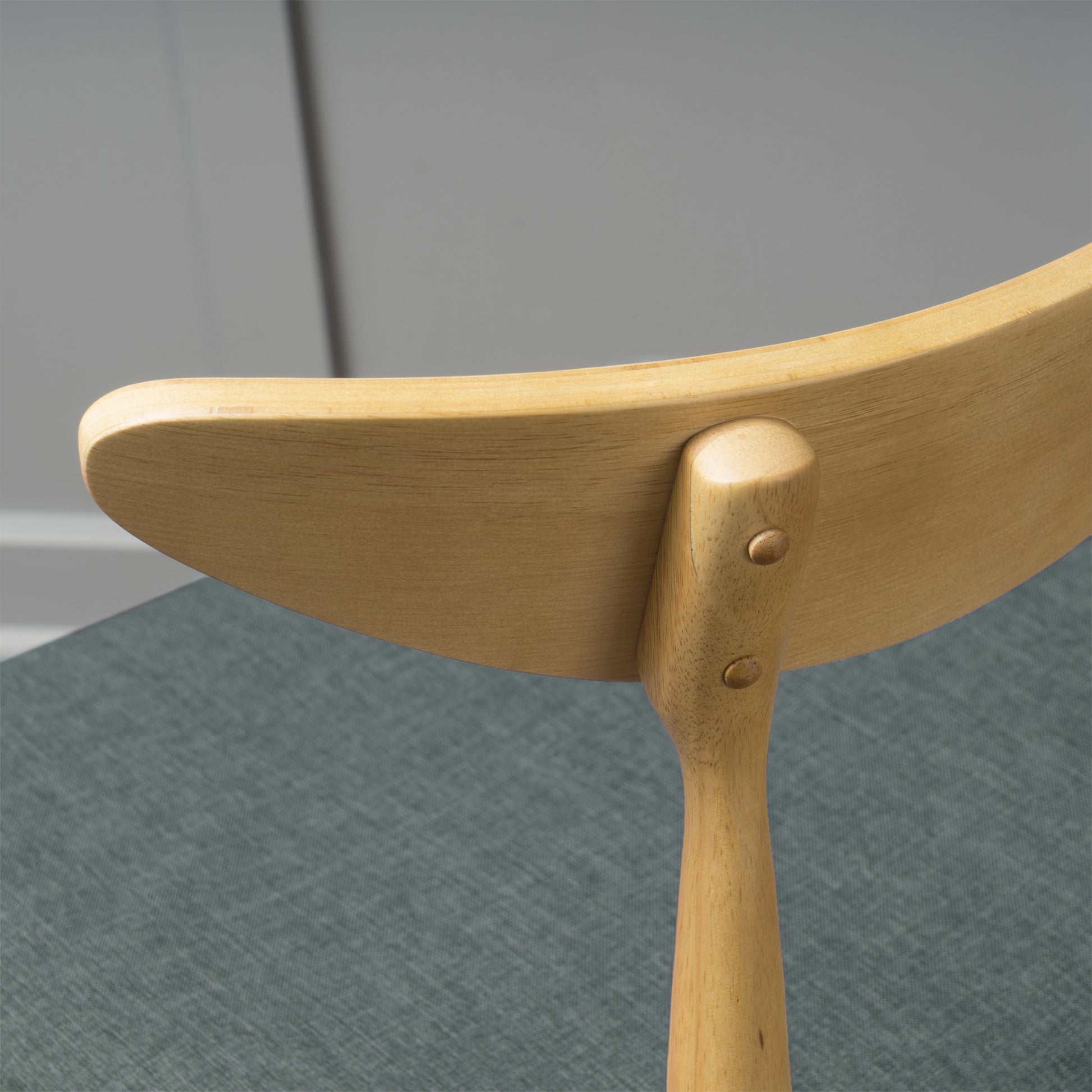 Set of 2 Retro Rubberwood Chairs with Ergonomic Back & Plush Cushions, Natural+Gray (same sku: 59297.00LGY)