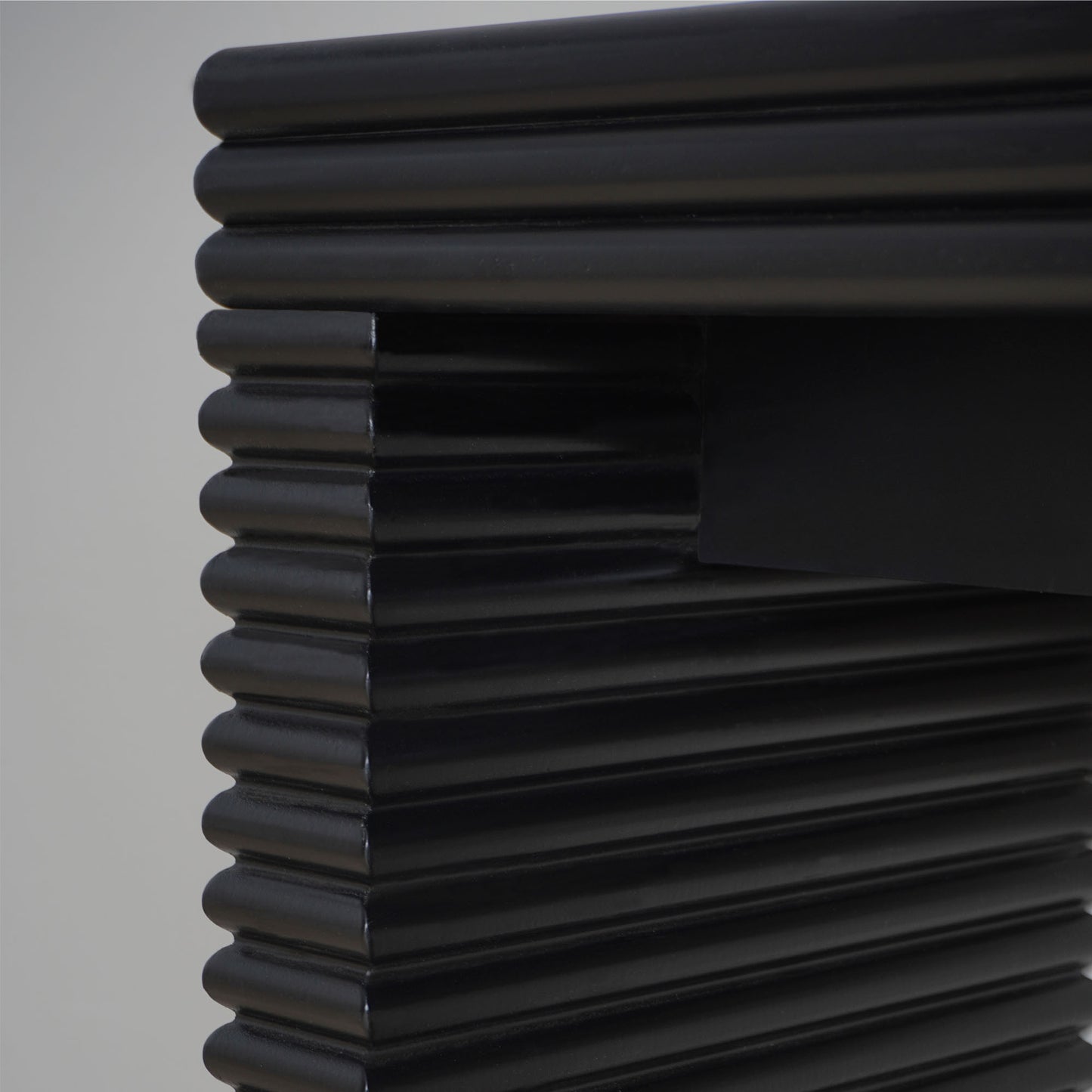 Modern Black Console Table with Ribbed Design,Wood Console Table, 47' W entryway table,Black Entry Table Narrow Console Table, Modern Hallway Table, Modern Sofa Table, Living Room Table