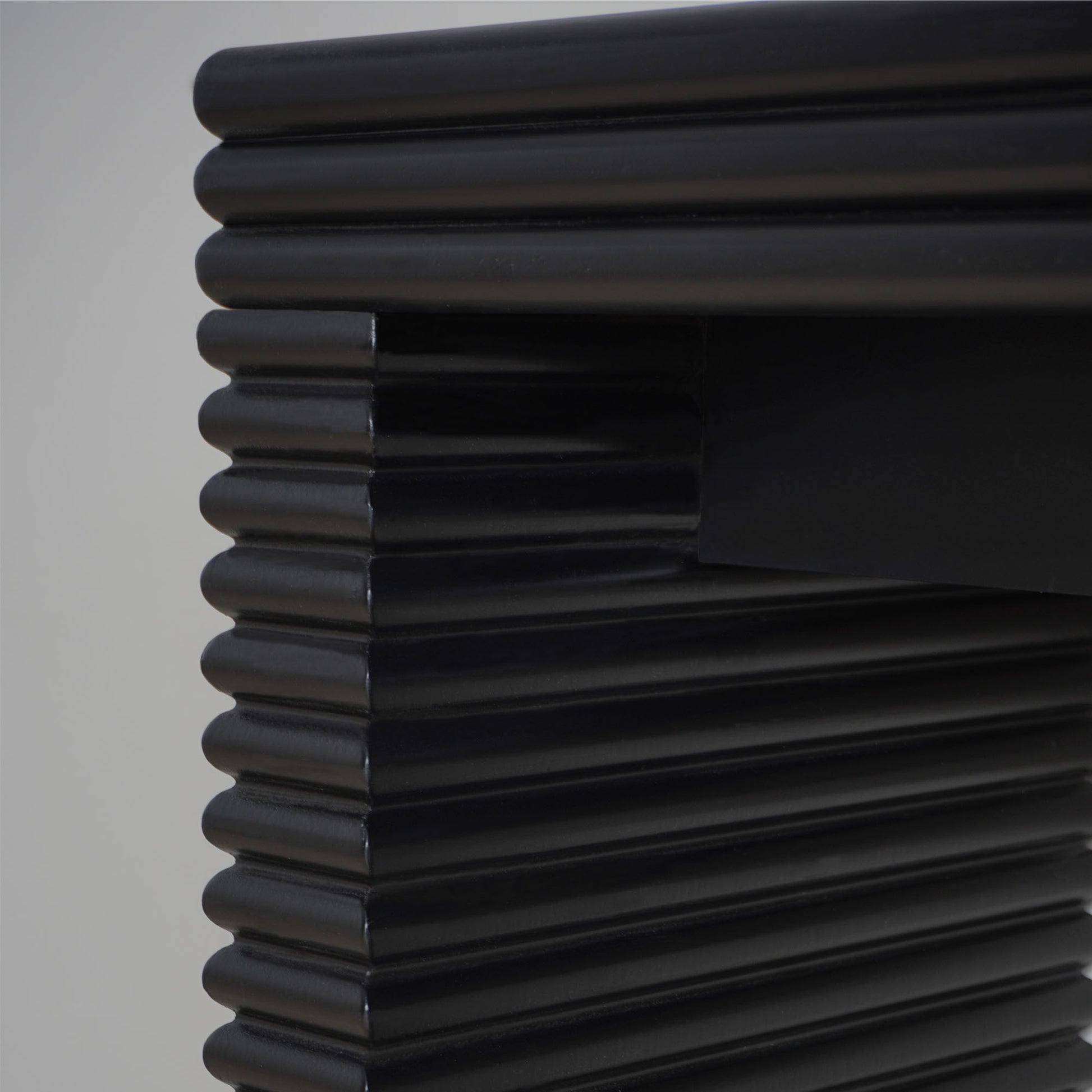 Modern Black Console Table with Ribbed Design,Wood Console Table, 47' W entryway table,Black Entry Table Narrow Console Table, Modern Hallway Table, Modern Sofa Table, Living Room Table