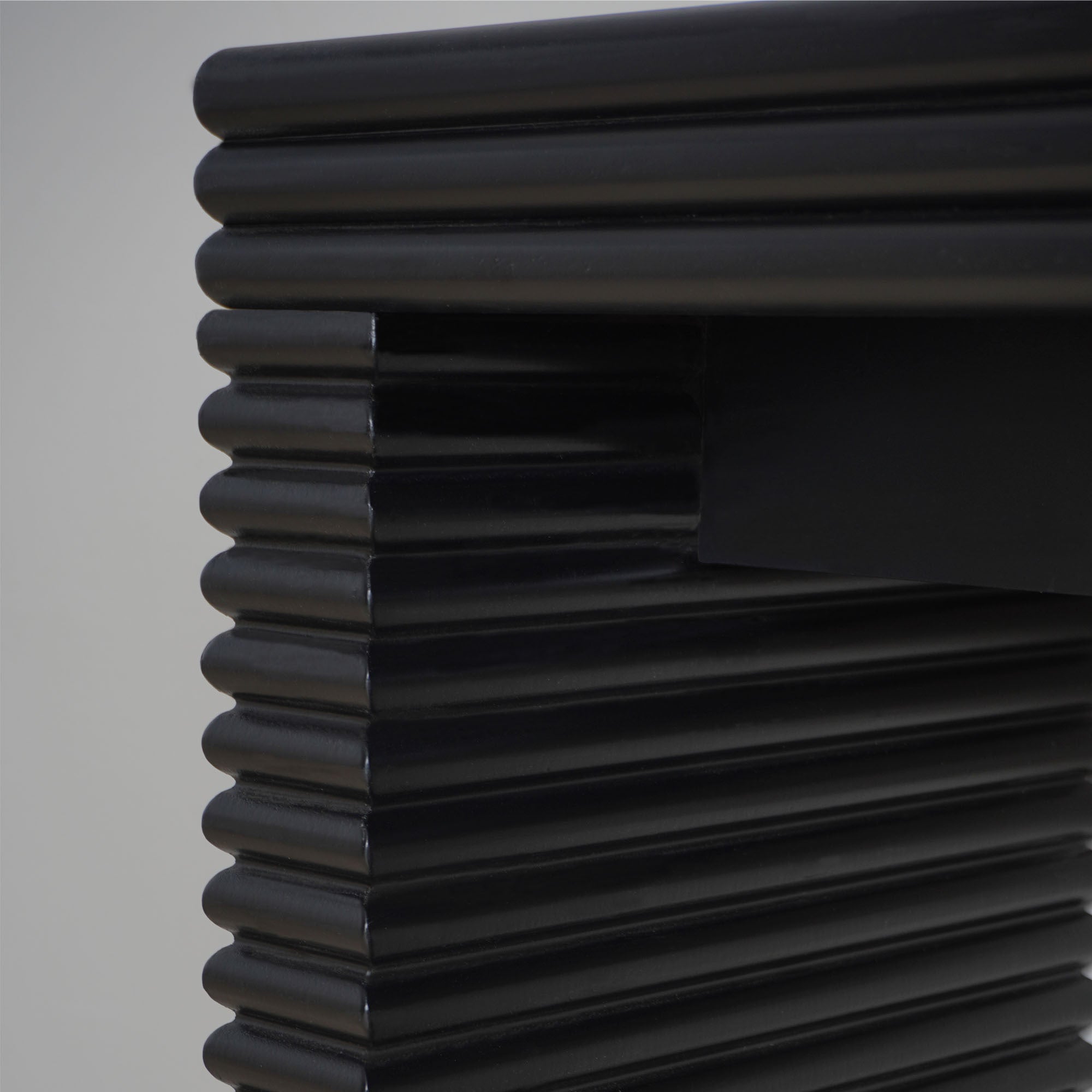 Modern Black Console Table with Ribbed Design,Wood Console Table, 47' W entryway table,Black Entry Table Narrow Console Table, Modern Hallway Table, Modern Sofa Table, Living Room Table