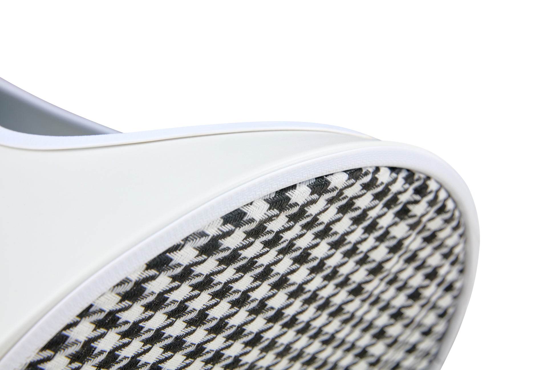 set of 2 coffee round tables with a marble-look top and steel base with 2 cat beds multifunctional and stylish entable