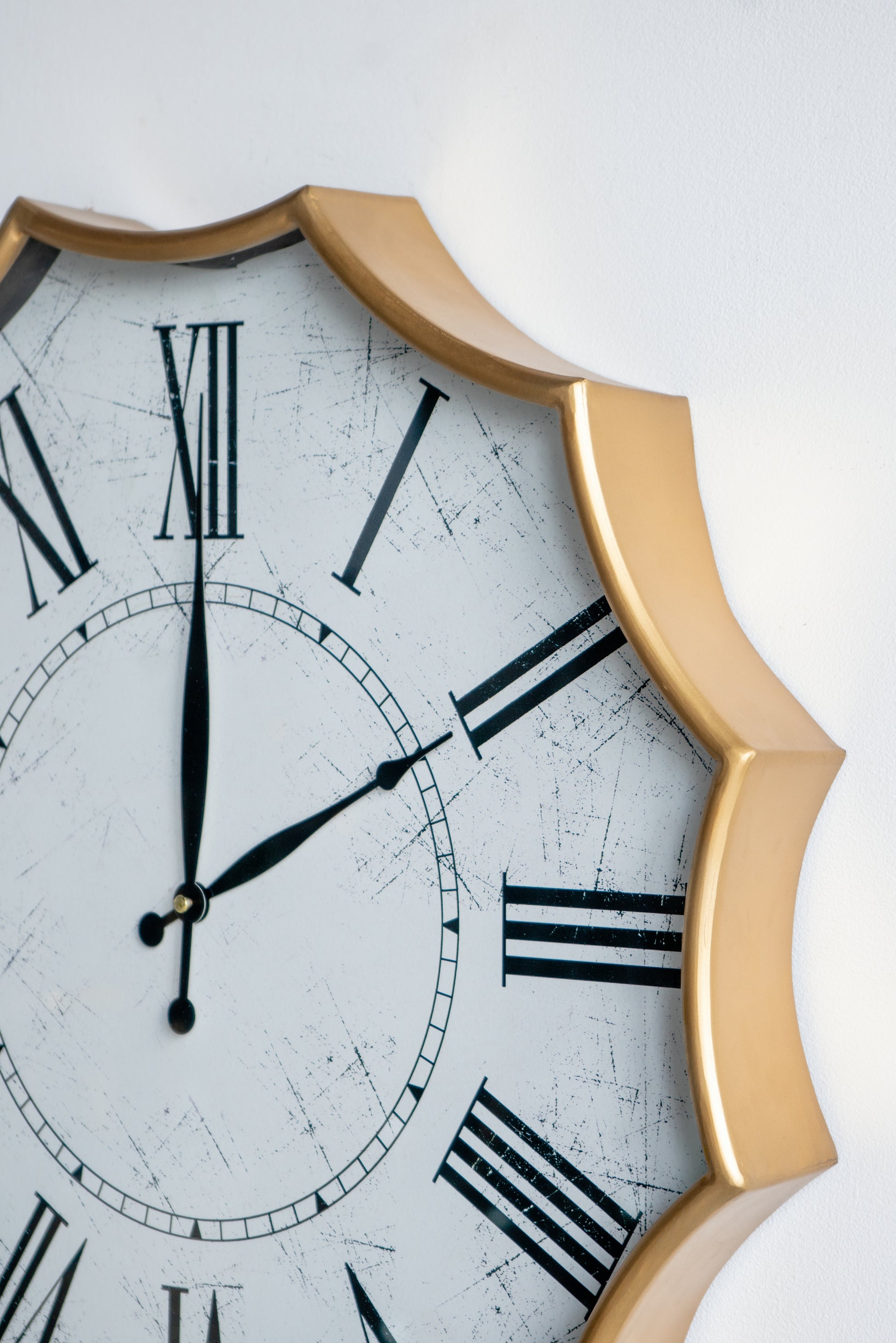 23.5x2.5x23.5' Vintage Roman Numeral Wall Clock with Gold Trim