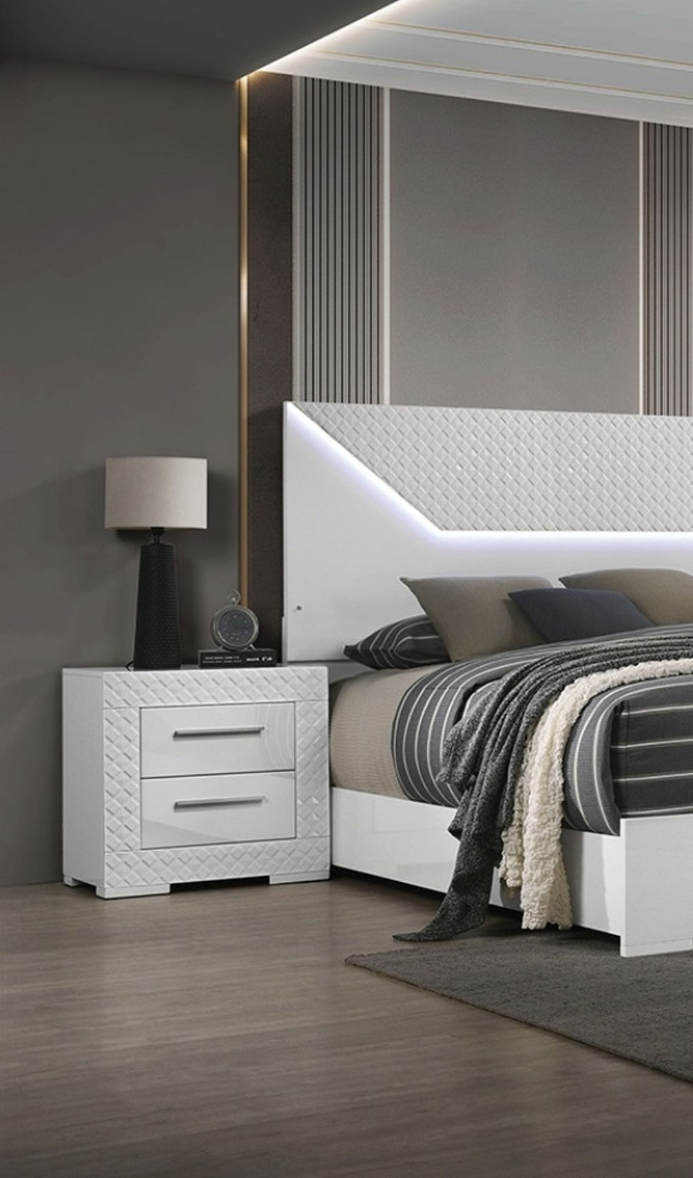 Gorgeous White 1pc Nightstand High Gloss Finish Chrome Bar Handle Bedside Table Bedroom Furniture