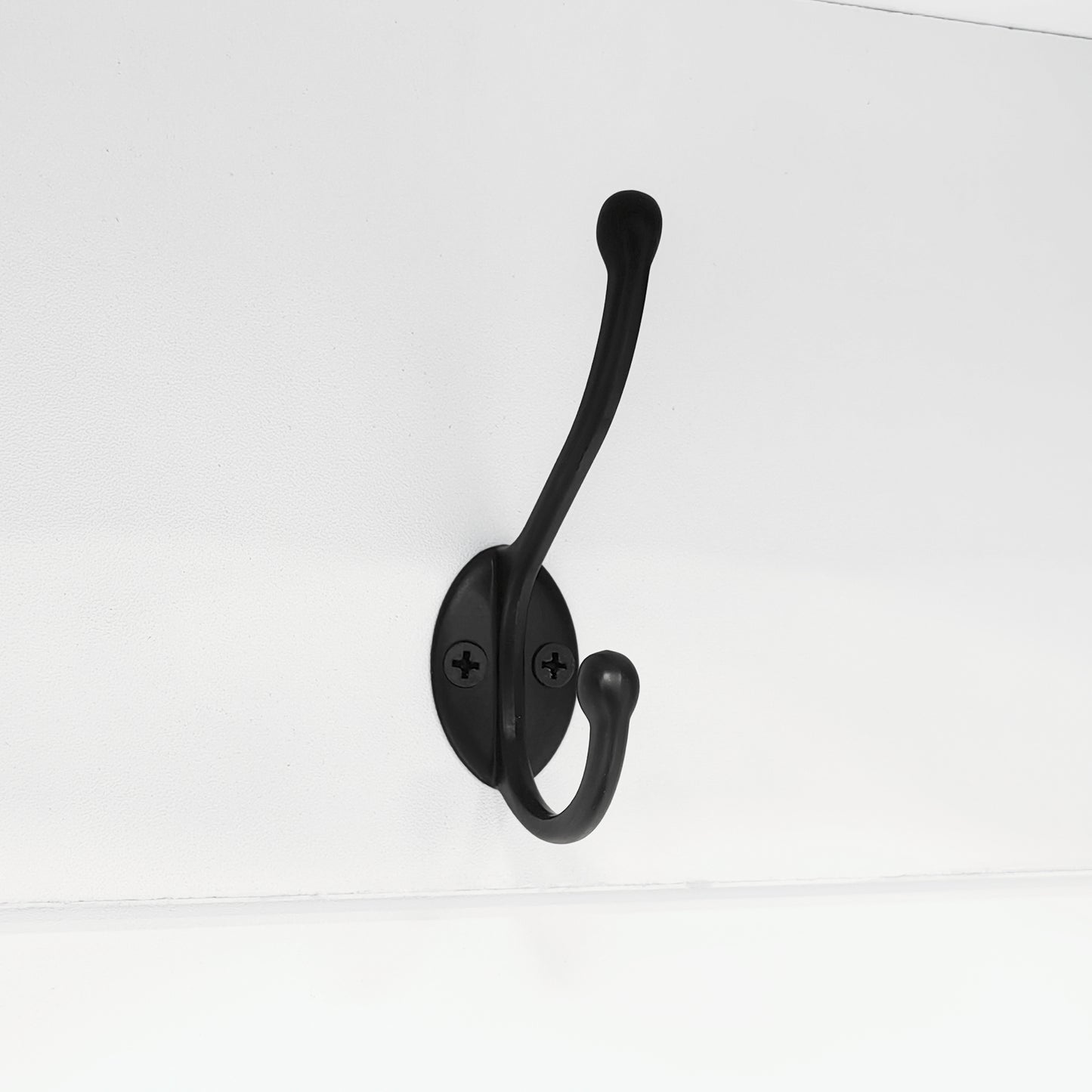 Farmhouse Wooden Style Hall Tree with Arched Design, Practical Entryway Walnut Storage Bench with 5 Black Hooks, Minimalist 4-in-1 Hallway Shoe Cabinet with 7 Cubbies for Mudroom, Living Room, White