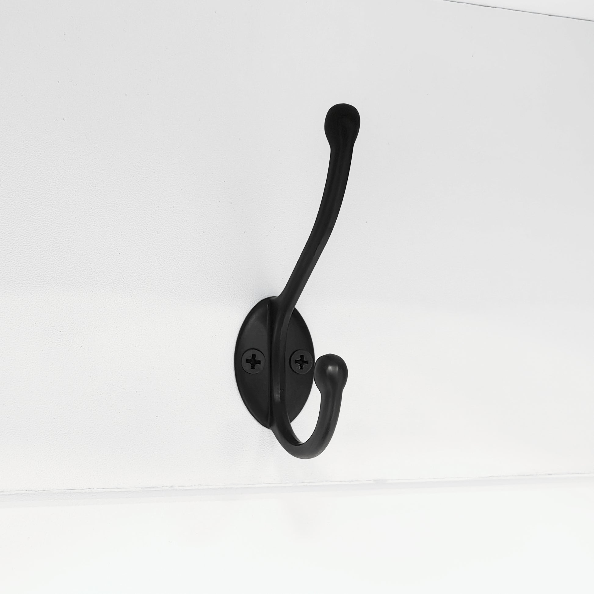 Farmhouse Wooden Style Hall Tree with Arched Design, Practical Entryway Walnut Storage Bench with 5 Black Hooks, Minimalist 4-in-1 Hallway Shoe Cabinet with 7 Cubbies for Mudroom, Living Room, White