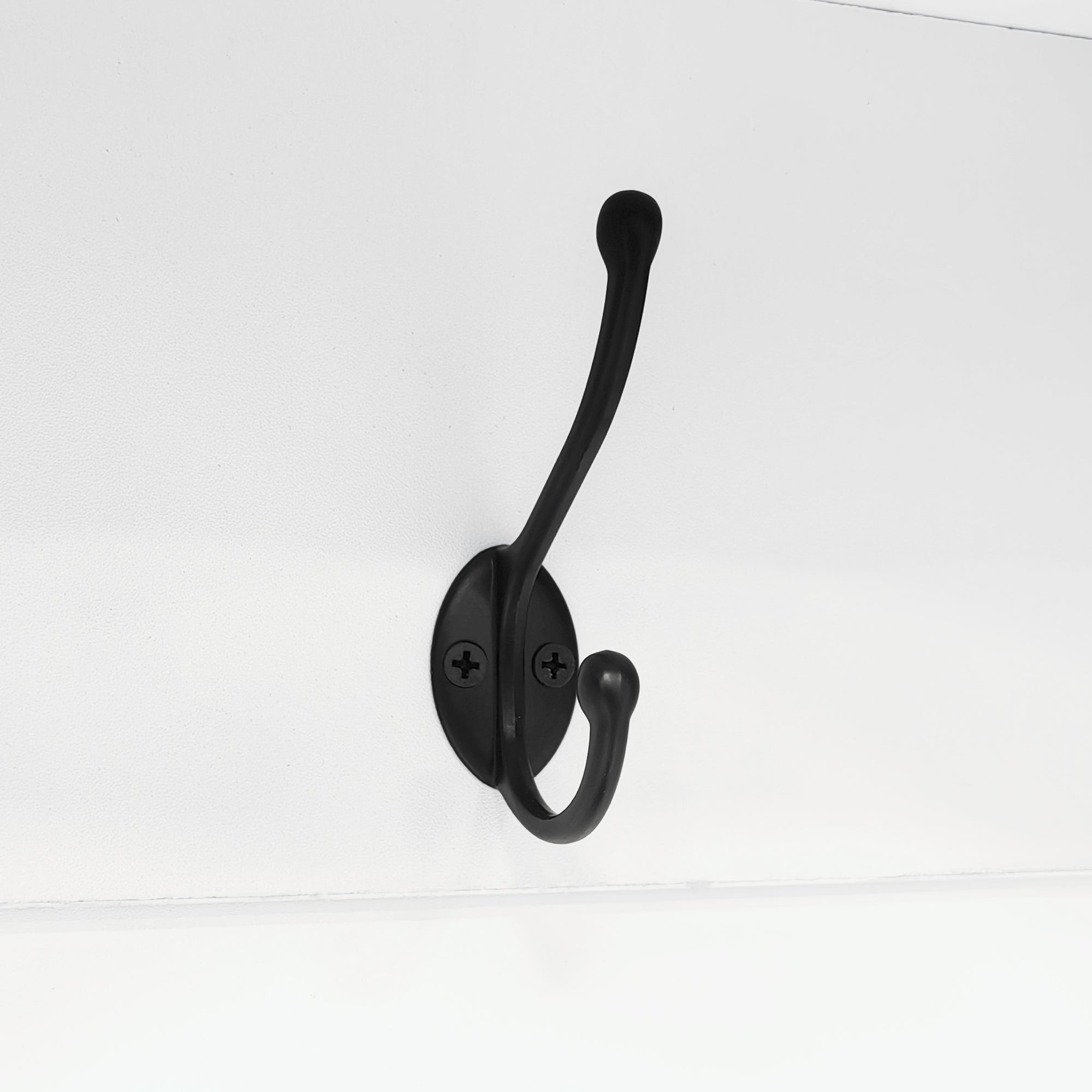 Farmhouse Wooden Style Hall Tree with Arched Design, Practical Entryway Walnut Storage Bench with 5 Black Hooks, Minimalist 4-in-1 Hallway Shoe Cabinet with 7 Cubbies for Mudroom, Living Room, White