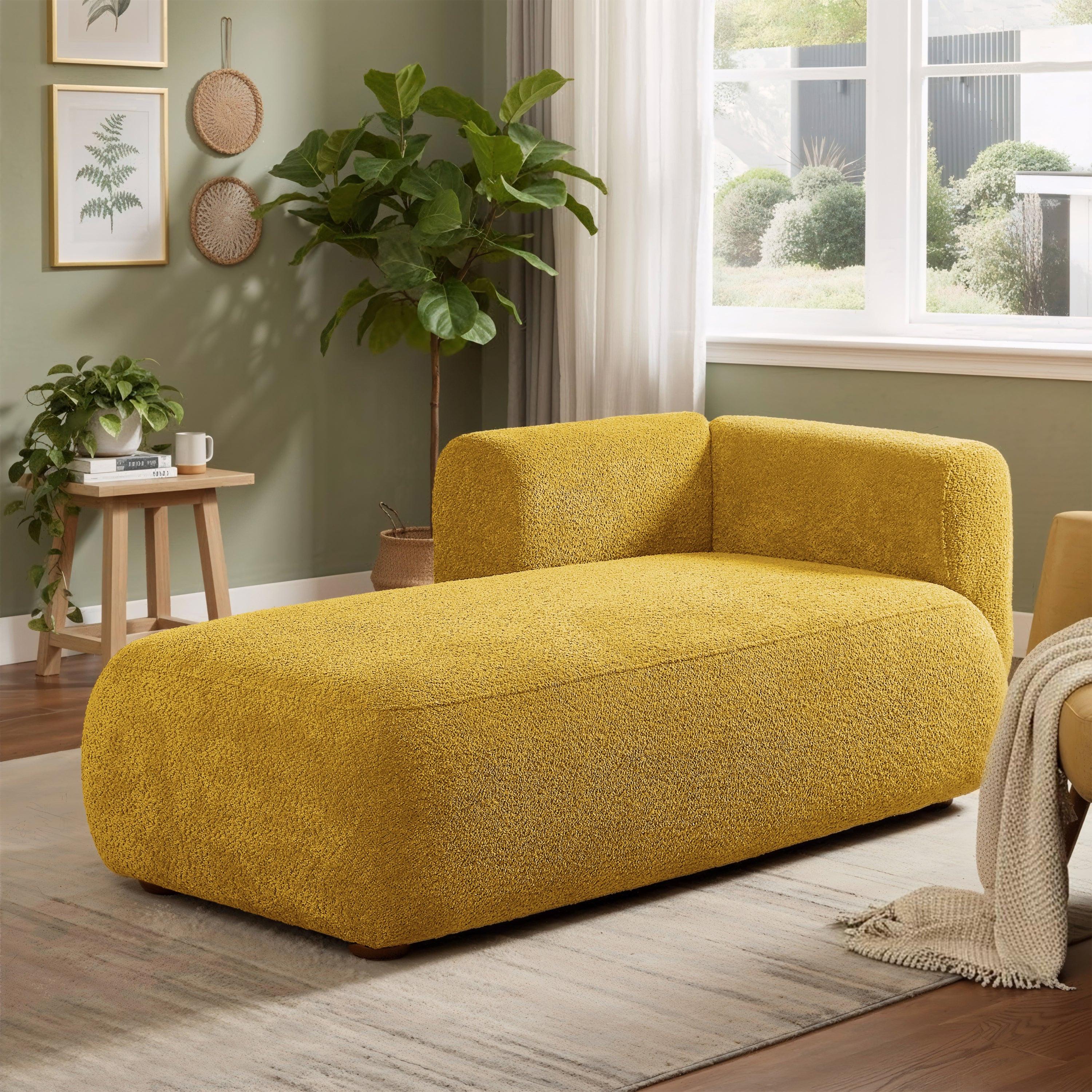 Comfortable Upholstered Chaise Lounge for Modern Spaces.